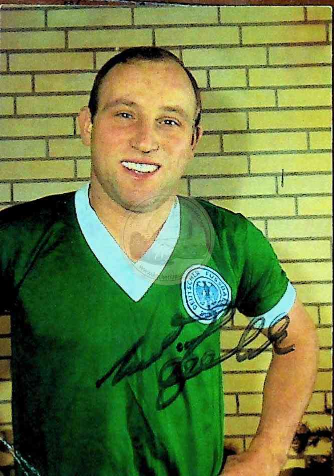 Foto von Uwe Seeler Signiert Grünes DFB Trikot