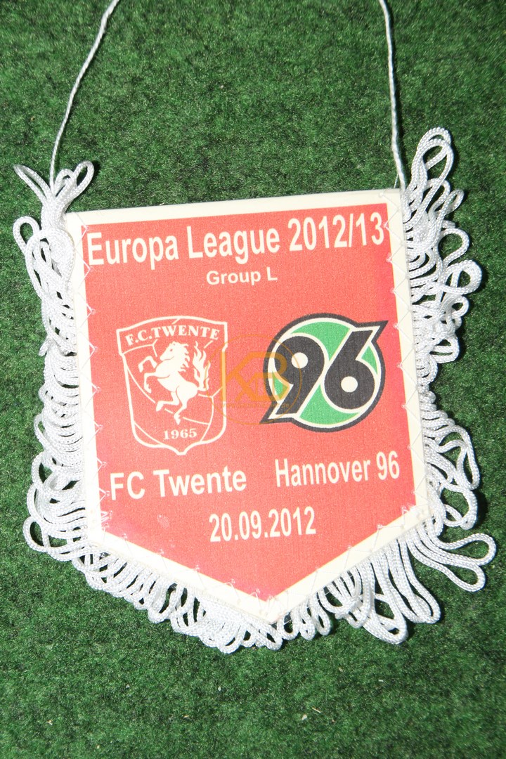 Wimpel von Hannover 96 aus der Europa League 2012/13 gegen Twente am 20.09.2012.