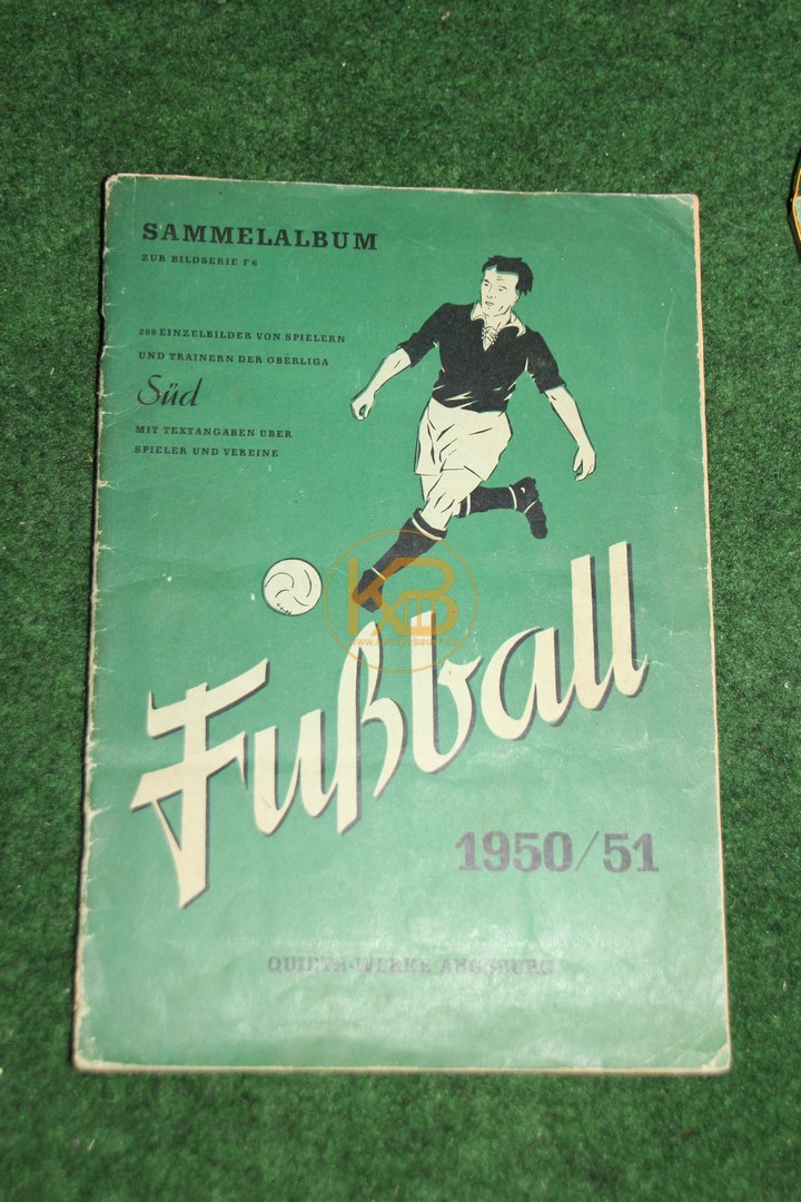 Sammelalbum von Trainern und Spielern der Oberliga Süd aus der Saison 1951/52 von den Quieta Werken Augsburg