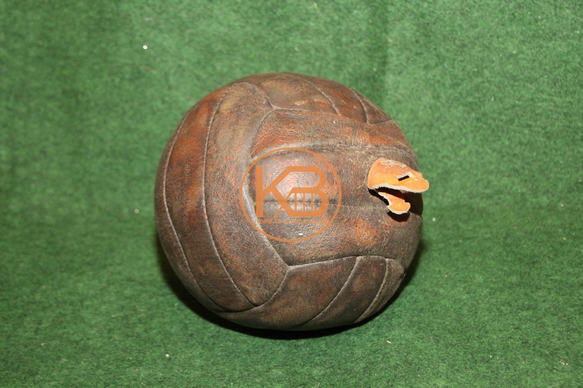 Lederfußball aus den 1960er Jahren