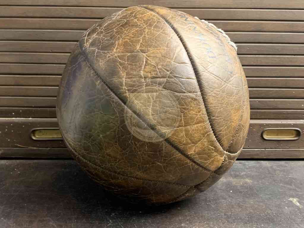 Lederball Replik in der Form der Fußbälle um das Jahr 1900