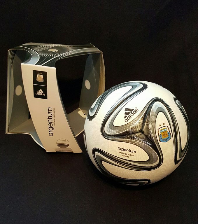 ADIDAS Argentum der offizielle Spielball Final AFA Argentine mit Originalverpackung aus dem Jahr 2015/16.