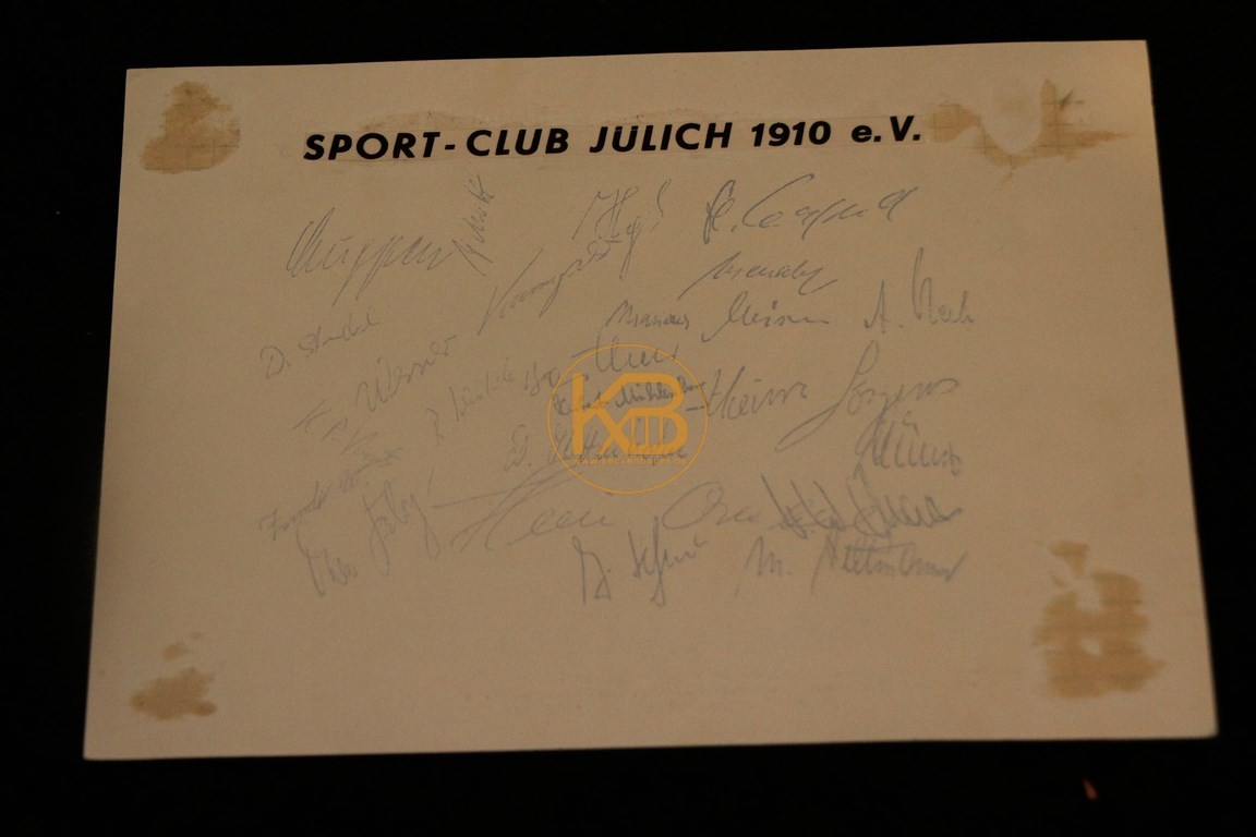 Manschaftsfoto des SC Jülich Deutscher Amateurmeister 1969 mit Autogrammen. 2/2