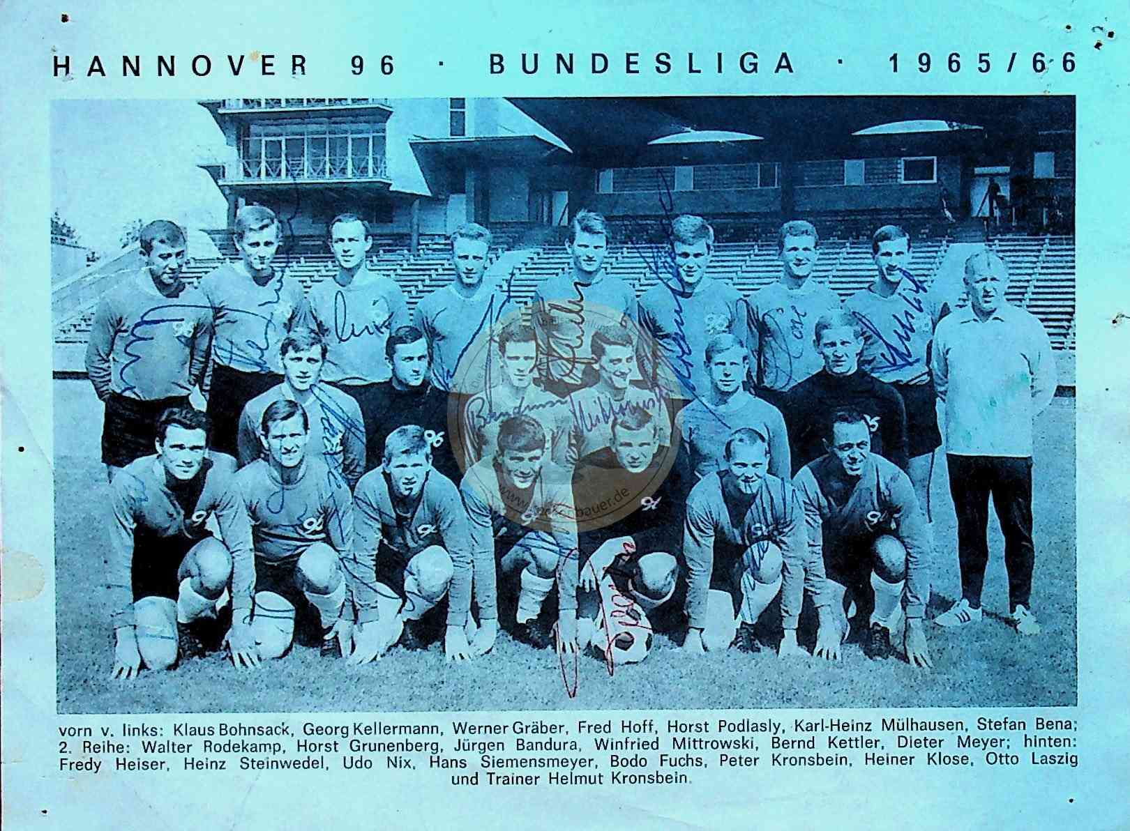 Mannschaftsbild Hannover 96 Saison 1965 66 mit Autogrammen