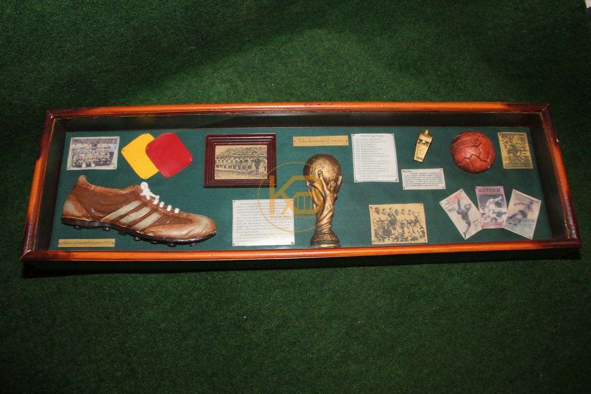 Dekorativer Schaukasten zum Thema Fußball im Quer-Format.