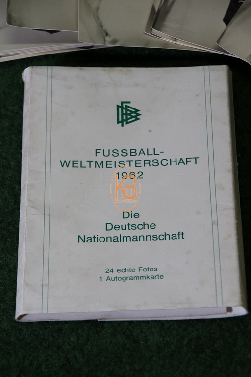 Sammelkartensatz der Deutschen Nationalmannschaft zur Weltmeisterschaft 1962 in Chile inkl. der originalem Verpackung 2/2