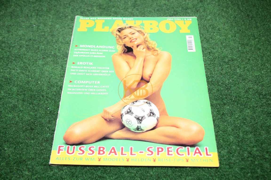 Playboy mit dem Thema Fußball auf der Titelseite.