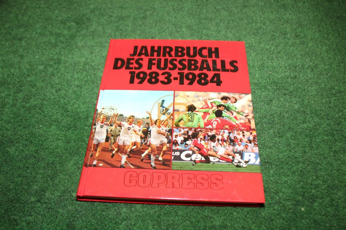 Jahrbuch des Fußballs 1983/1984 vom Copress Verlag.