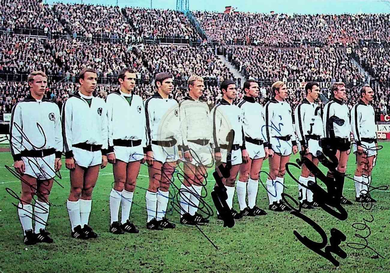 DFB Mannschaftsbild mit Autogrammen von Vogts, W. Weber, Held, Gerd Müller, Netzer, Beckenbauer, Sepp Maier und W. Schulz