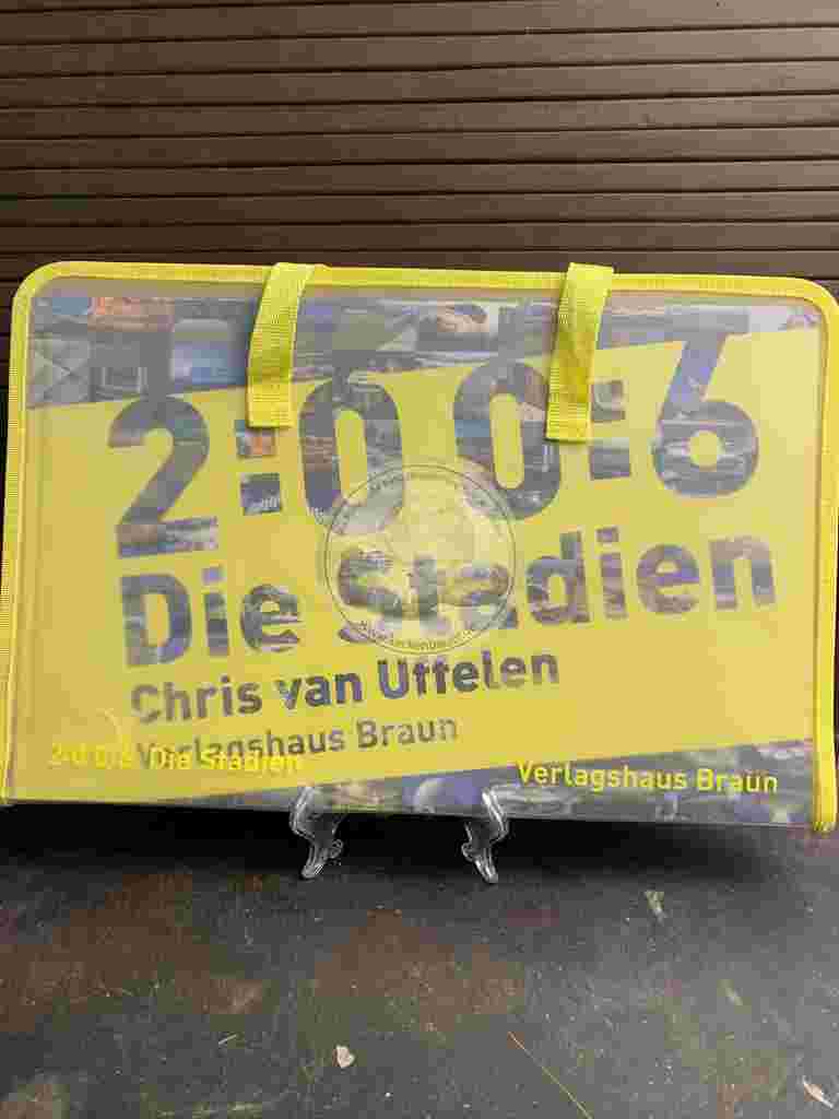 Chris van Uffelen 2006 Die Stadien aus dem Jahr 2006