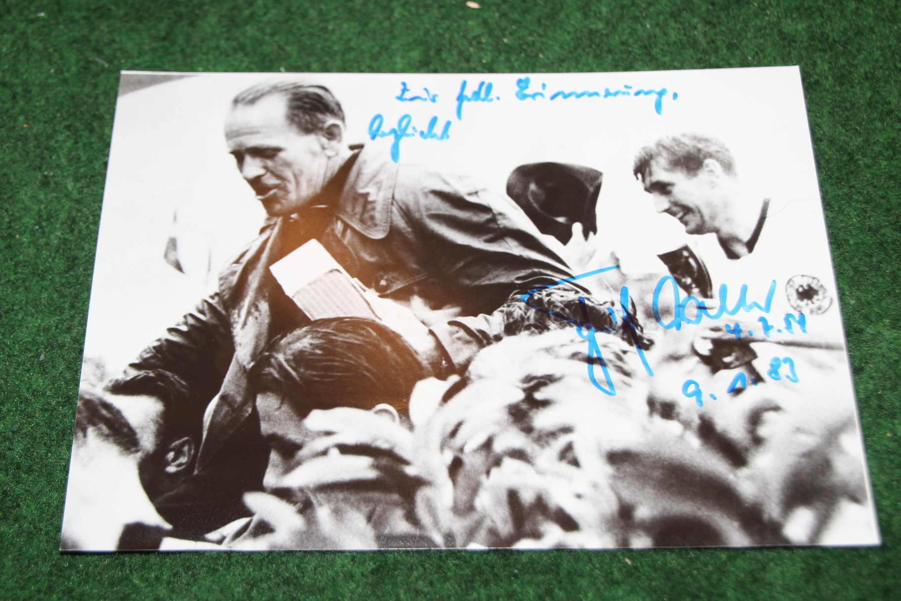 Original Foto von der WM Feier 1954 mit den Unterschriften von Walter und Herberger.