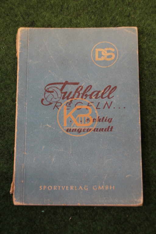 Fußball Regeln ... richtig angewandt aus dem Jahr 1949 vom Sportverlag GmbH.