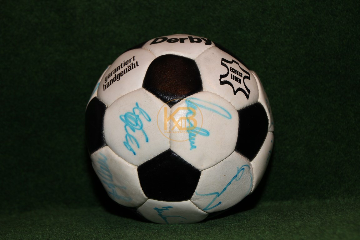 Fussball Derby mit von mir NOCH unbekannten Unterschriften. Wer kann helfen?