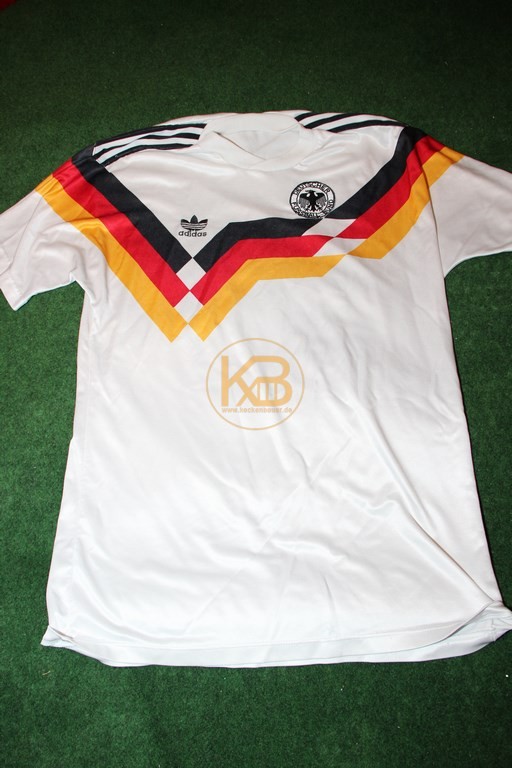 DFB Nationaltrikot in der "Heim" Variante zu WM 1990 von Adidas.