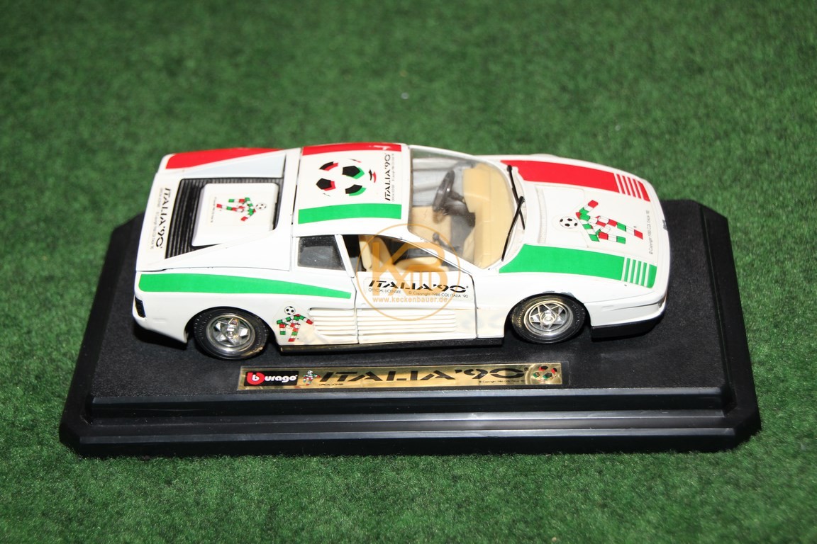 Ferrari im Design der Weltmeisterschaft 1990.