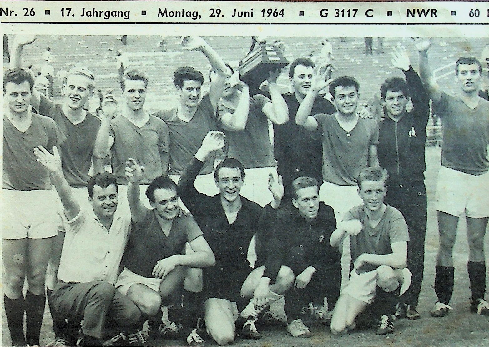 19640629 Zeitungsausschnitt Hannover 96 aus dem Nachlass von einem ehemaligen Spieler