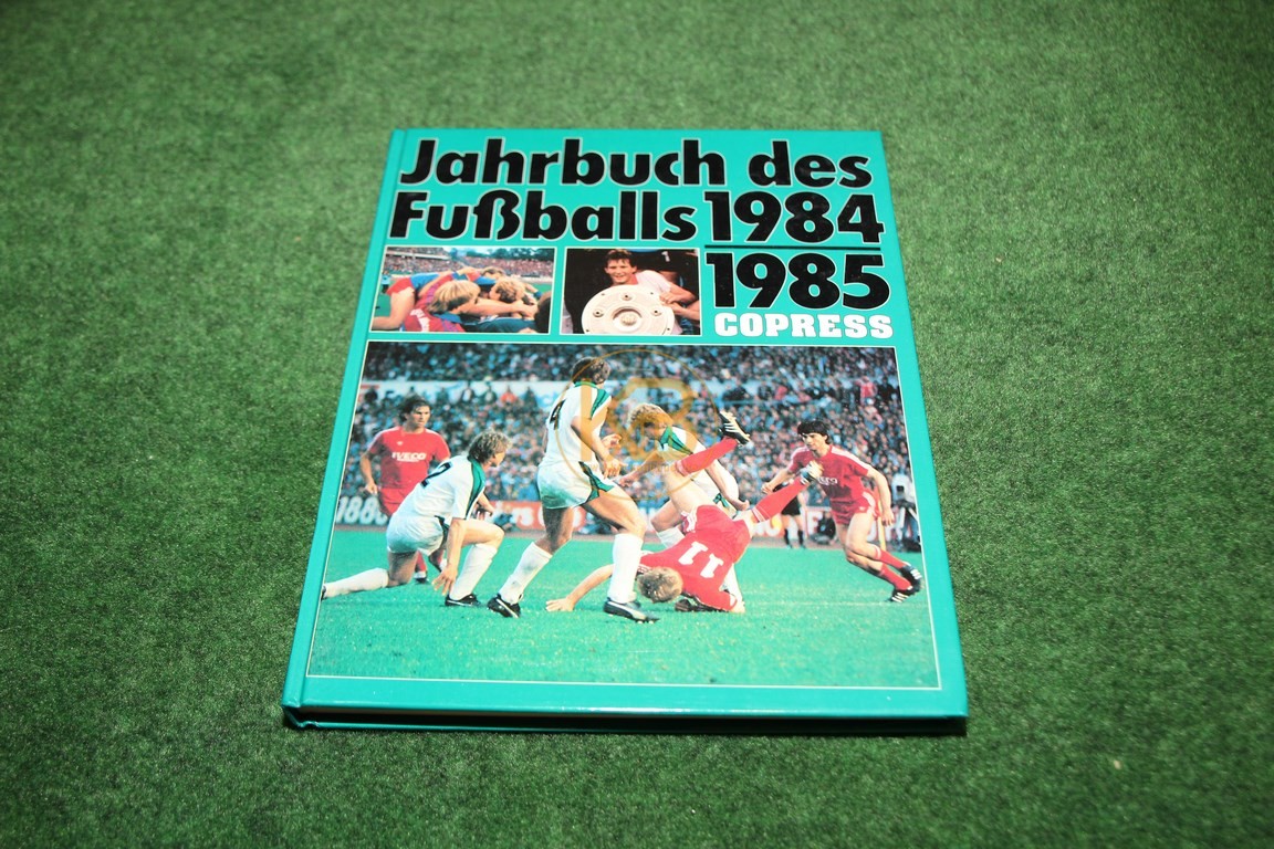 Jahrbuch des Fußballs 1984/1985 vom Copress Verlag.