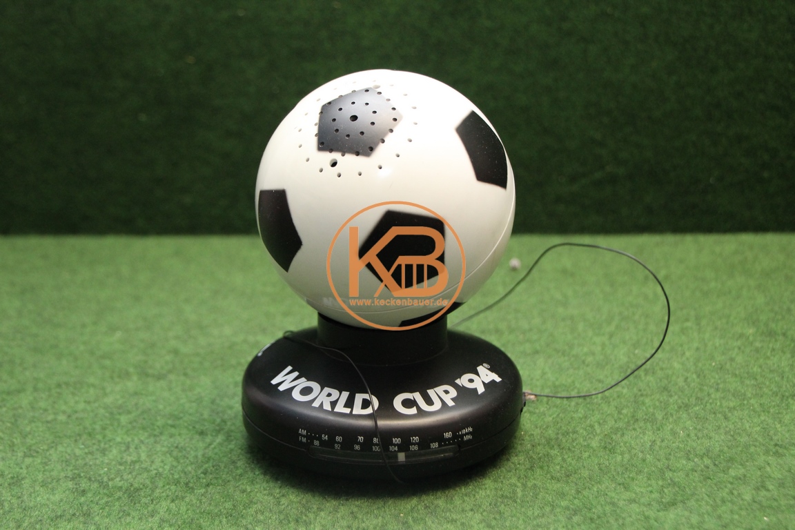 UKW Radio in Form eines Fußballs von der WM 1994 in den USA