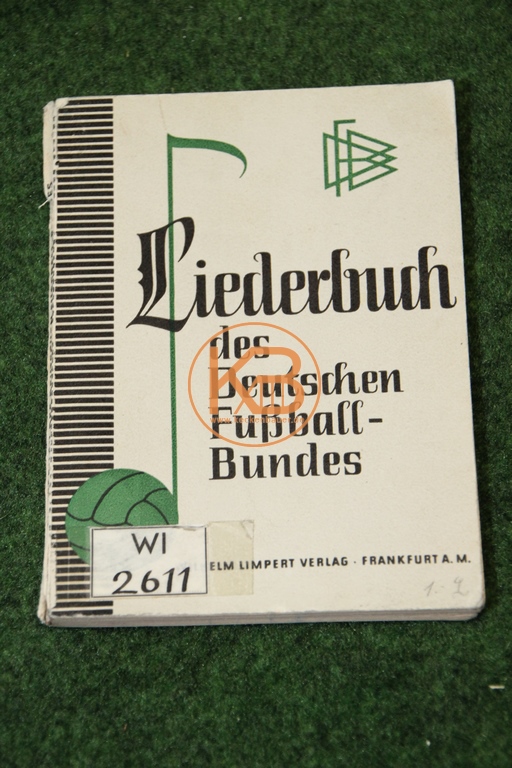 Liederbuch des deutschen Fußballs Bundes vom Wilhelm Limpert-Verlag Frankfurt a.M. aus dem Jahr 1953 gestempelt aus deutsches Kulturgut vom Deutschen Liederbuch-Archiv 1/2