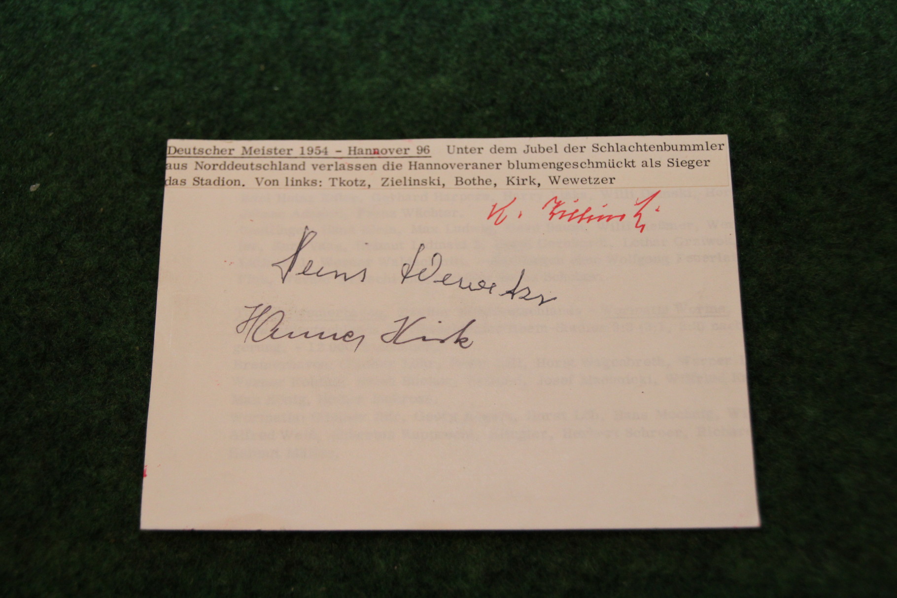 Foto vom Deutschen Meister 1954 Hannover 96 mit diversen original Autogrammen. 2/2