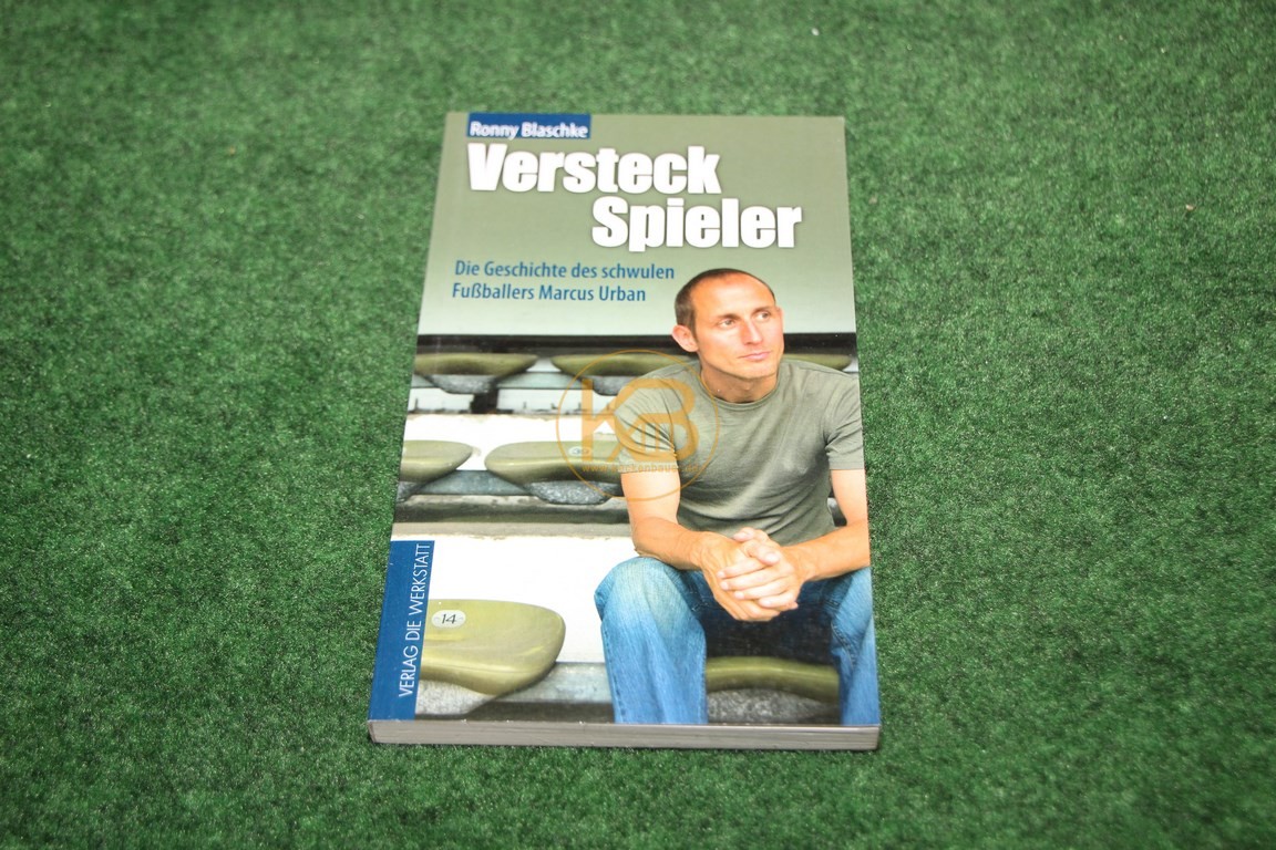 Versteck Spieler Die Geschichte eines schwulen Fußballers Marcus Urban von Ronny Blaschke im Verlag die Werkstadt