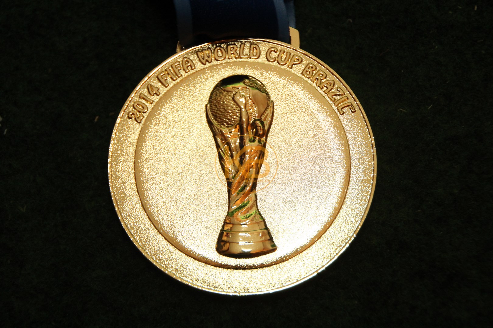 Gewinner Medaille von der Fussball Weltmeisterschaft 2014 in Brasilien. 2/3