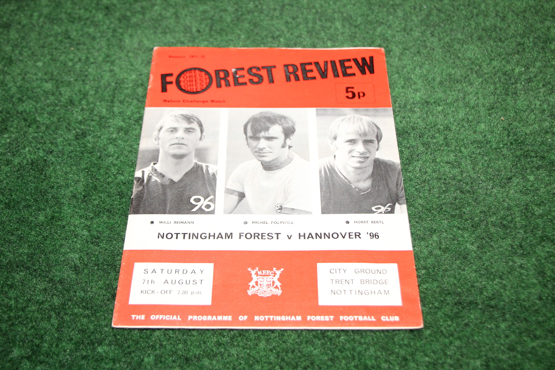 Offizielles Programm von Nottingham Forest gegen Hannover 96.