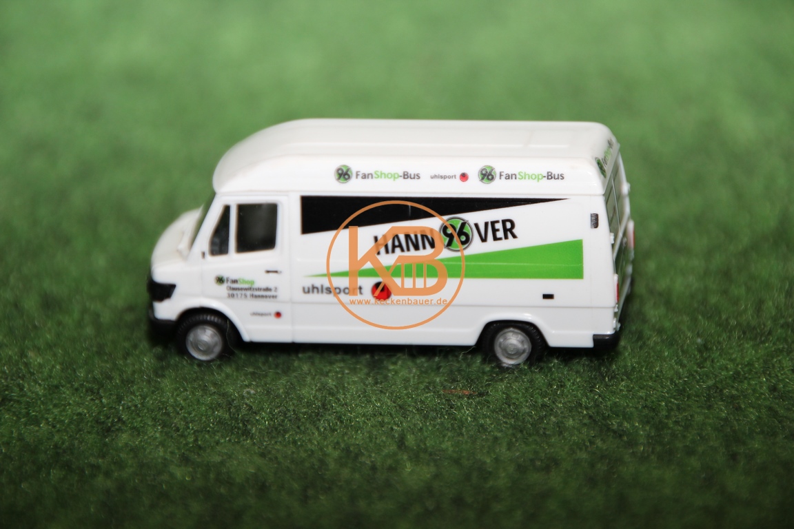 Der alte Fan Shop Bus von Hannover 96 in Miniaturformat