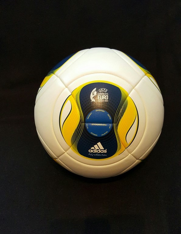 Der offizielle ADIDAS Spielball von der Frauen EM 2013 in Schweden.