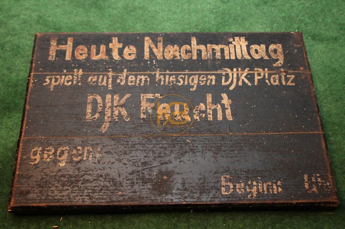 Uraltes Spielankündigungsschild vom DJK Feucht vermutlich aus den 1950er Jahren.