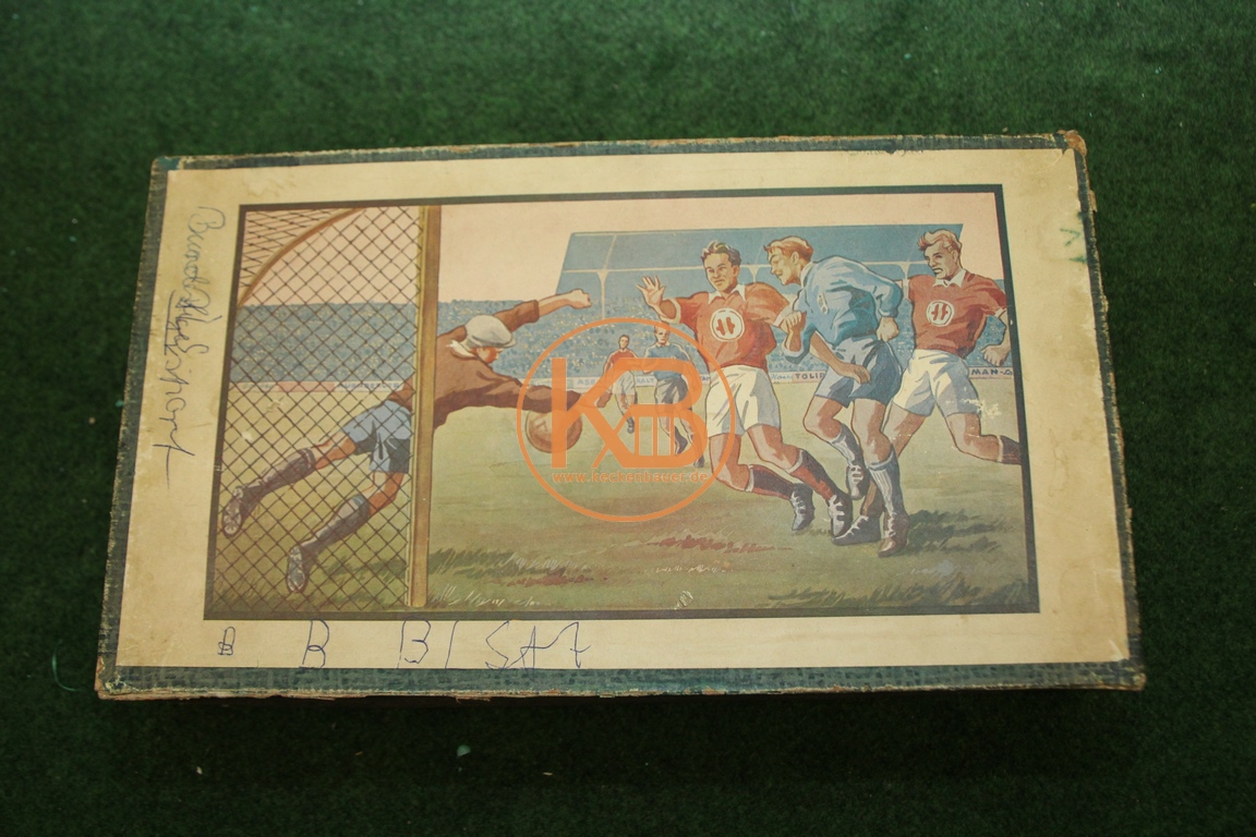 Altes Fussball Blechspiel aus den 1940/1950 ern. Leider ohne Angabe des Herstellers. 1/2