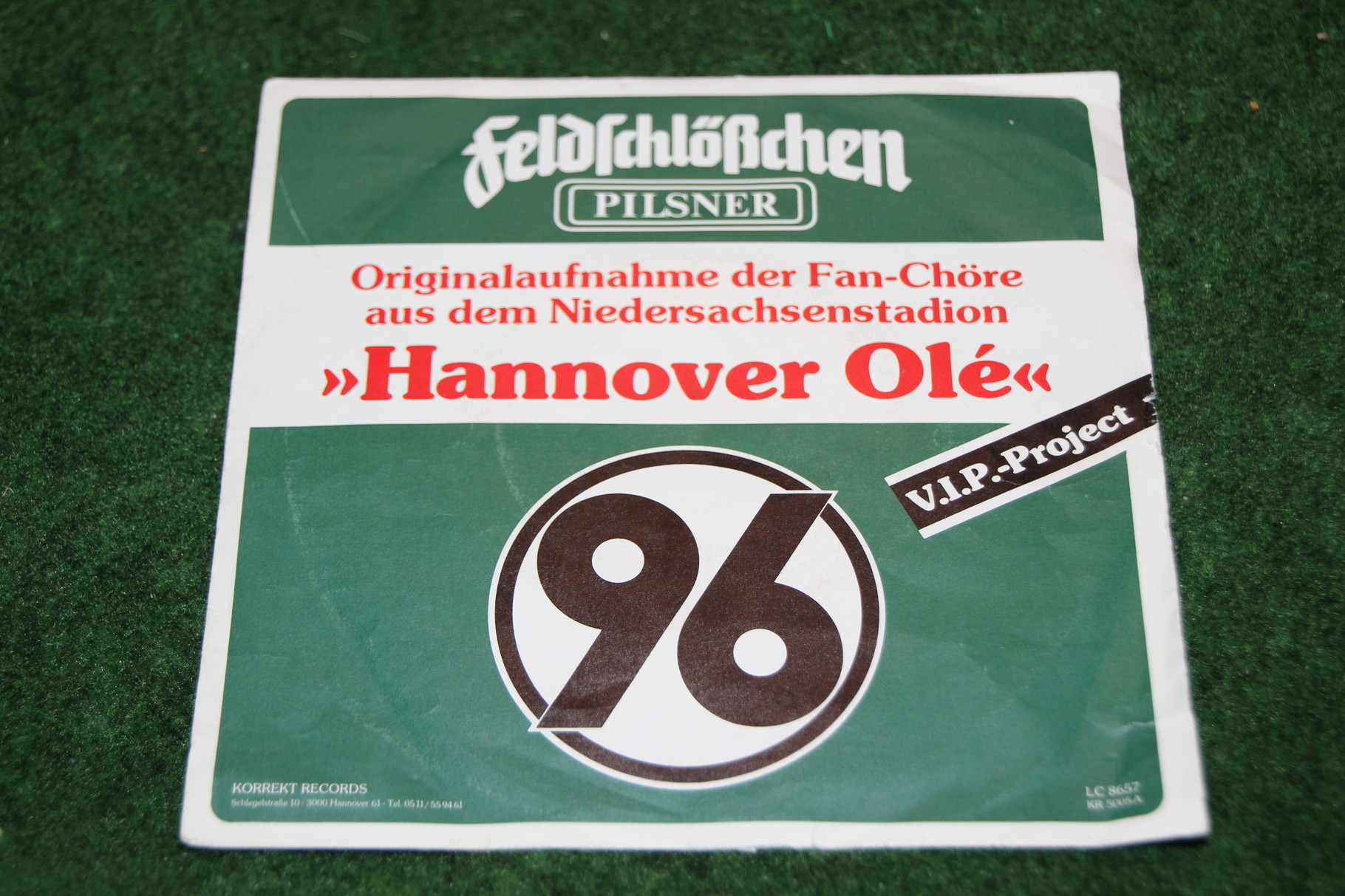Alte Schallplatte von Hannover 96 aus dem Jahr 1987, Seite A Fanchöre Niedersachsenstadion Hannover Olé; Seite B: Toni we love you