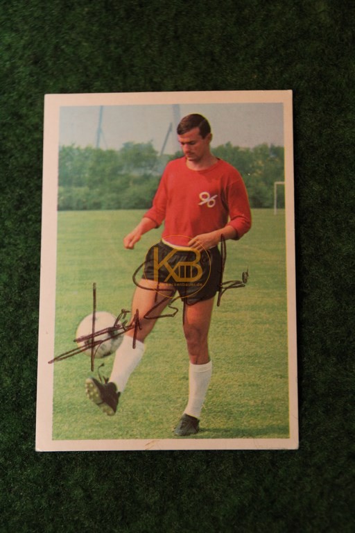 Original Autogramm von Josip Skoblar auf einer Bergmann Sammelkarte aus dem Jahr 1968/69.