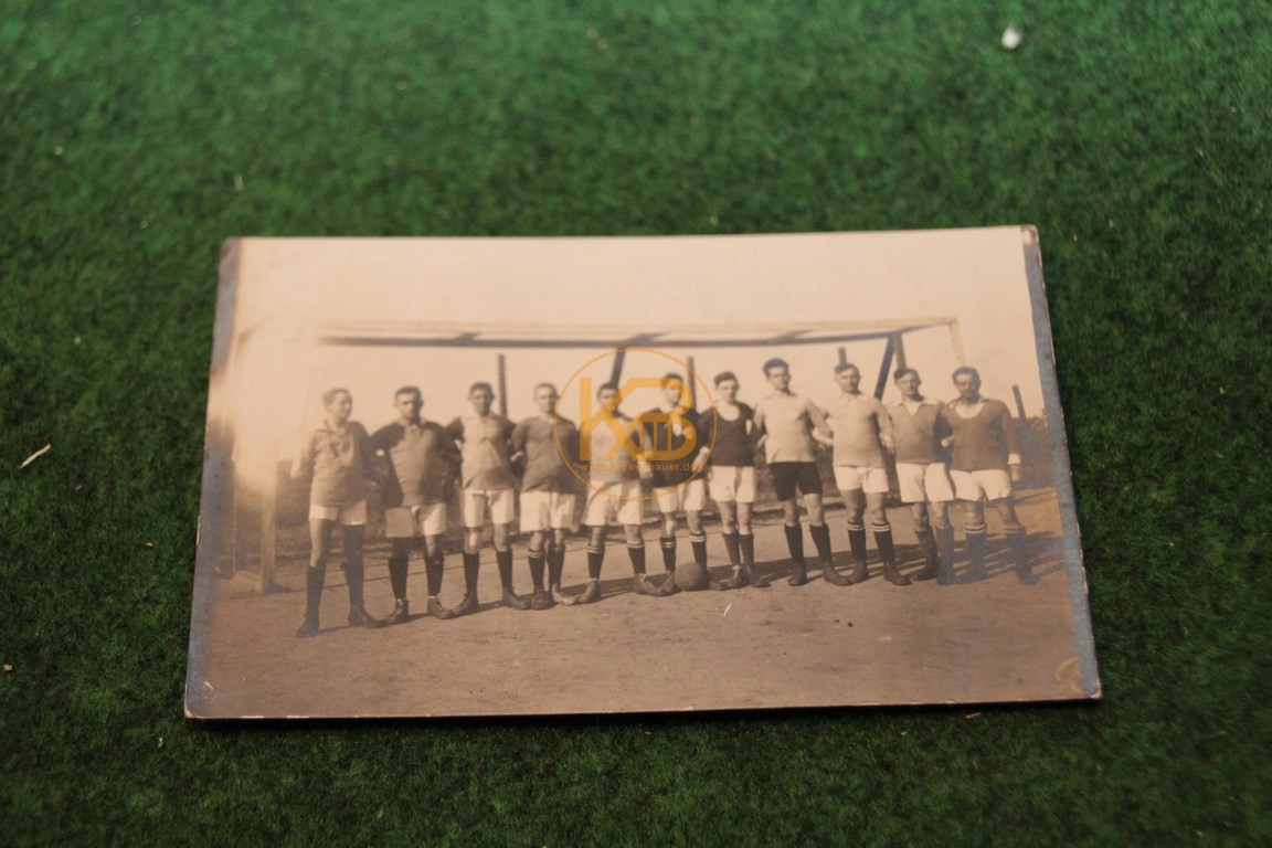 Foto einer unbekannten Fußballmannschaft aus dem September 1921.