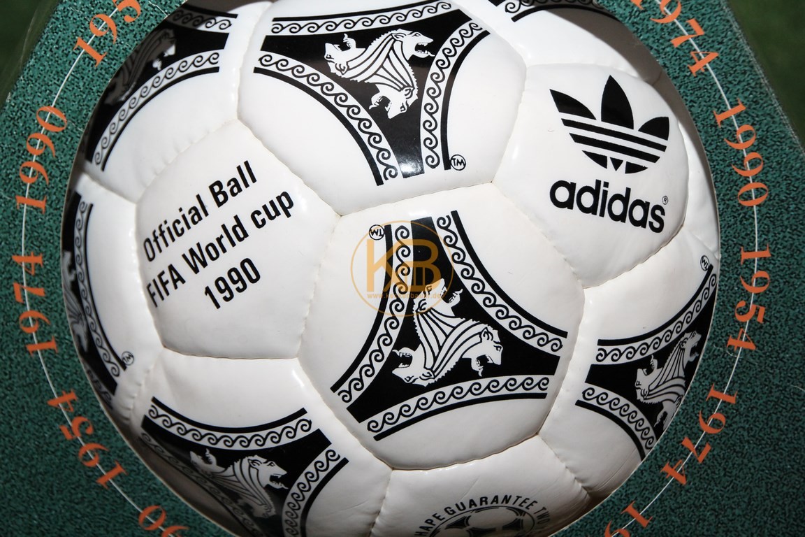 Original Weltmeisterball Etrusco Unico der WM 1990 in Italien von Adidas, Deutschland wurde Weltmeister.