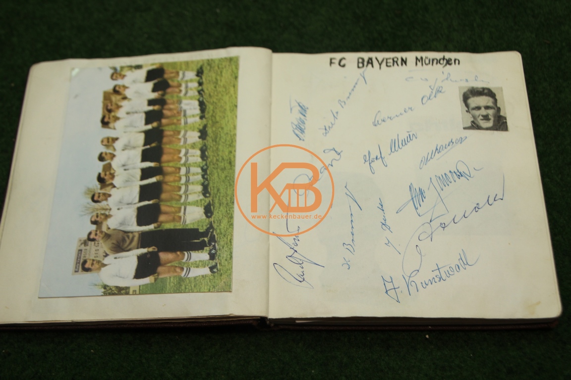 Postkarte vom FC Bayern München mit den original Autogrammen aus dem Jahr 1963