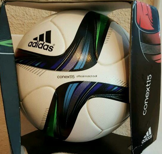 ADIDAS Conext der offizielle Spielball der Frauen Weltmeisterschaft 2015 in Kanada mit Originalverpackung.