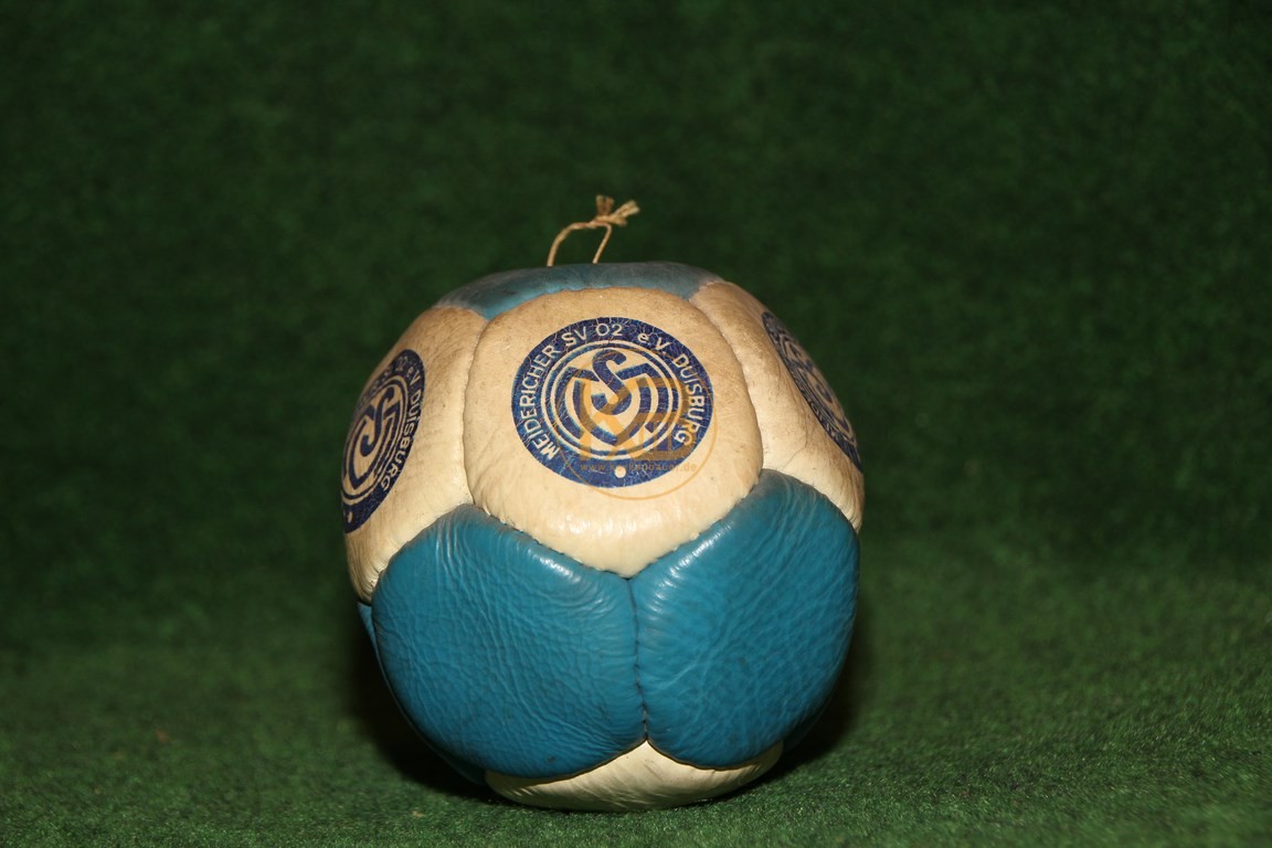 Alter Souvenir Ball vom Meidericher SV (MSV) Duisburg. Waren bei einem Schuhkauf ein "Abfallprodukt".