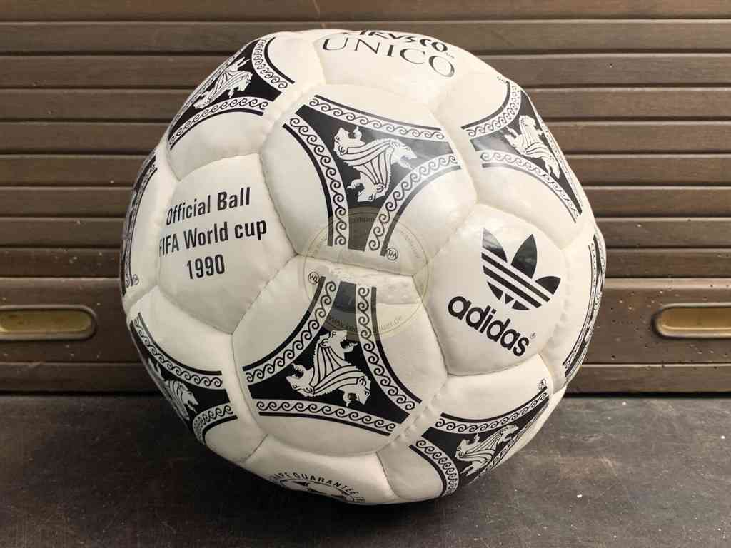 Adidas Etrusco Replik vom WM Ball 1990