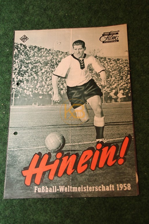 Das neue Filmprogramm  "Hinein!" zur Fußball-Weltmeisterschaft 1958 von der Ufa.