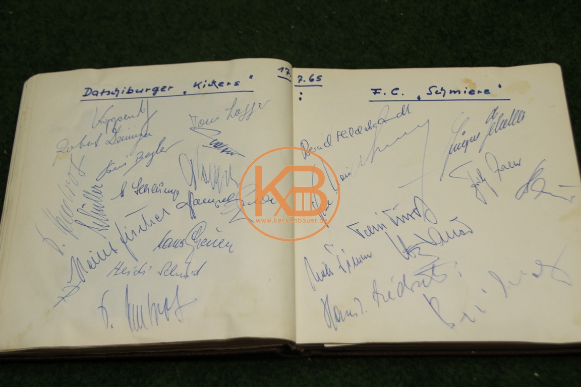 Autogramme vom Benefizspiel am 17.07.1965 im Rosenau Stadion zu Augsburg zwischen den Datschiburger Kickers (1.Spiel der noch heute existierenden Benefiz Fußballmannschaft) gegen den FC Schmiere (von Sammy Drechsel und Friends)