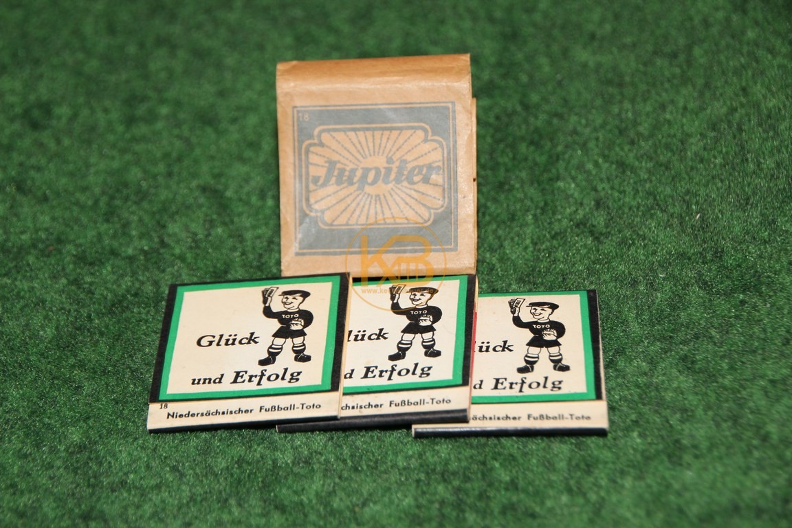 Alte Streichhölzer "Jupiter" mit Fußballdruck aus den 50ern.