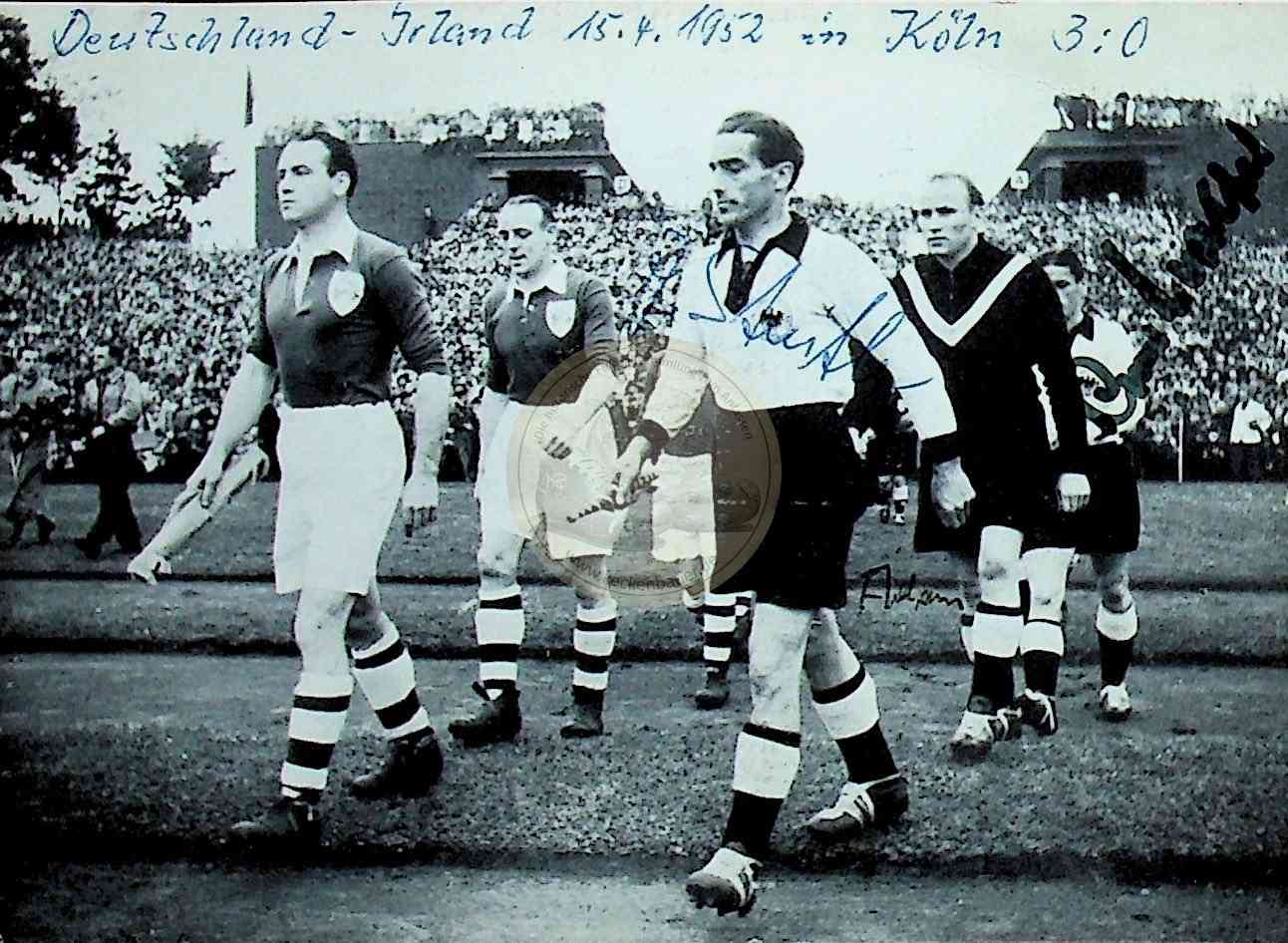 10520415 Bild aus dem Spiel Deutschland gegen Irland am in Köln mit original Autogrammen