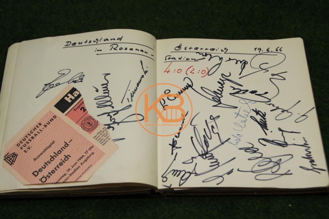 Original Eintrittskarte vom Spiel Deutschland gegen Österreich am 19.06.1966 in Augsburg mit den original Autogrammen der deutschen Mannschaft