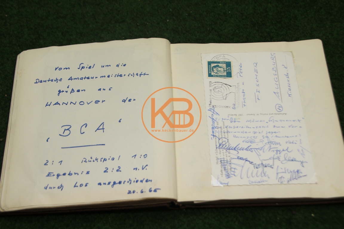 Postkarte mit den original Autogrammen vom BC Augsburg von dem Finale der deutschen Ama-teurmeisterschaft gegen Hannover96 (Amateure) aus dem Jahr 1965 1/2