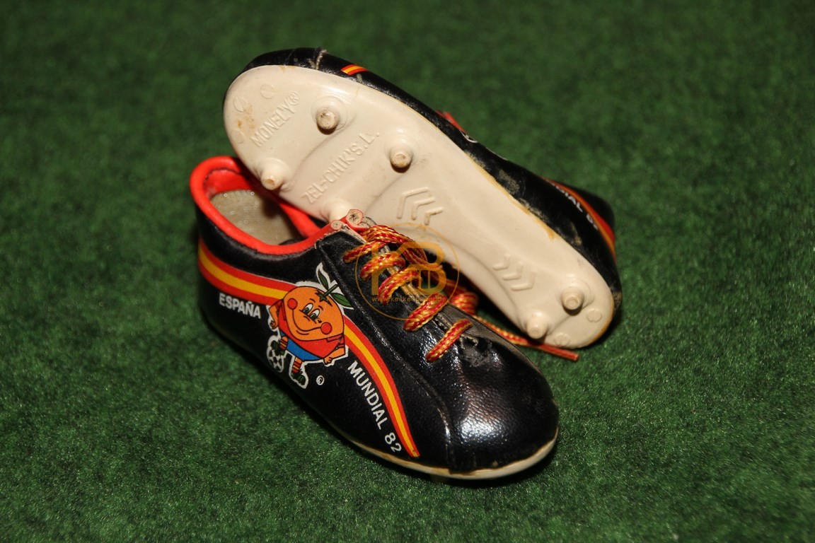 Mini Fußballschuhe zur WM 1982 in Spanien.