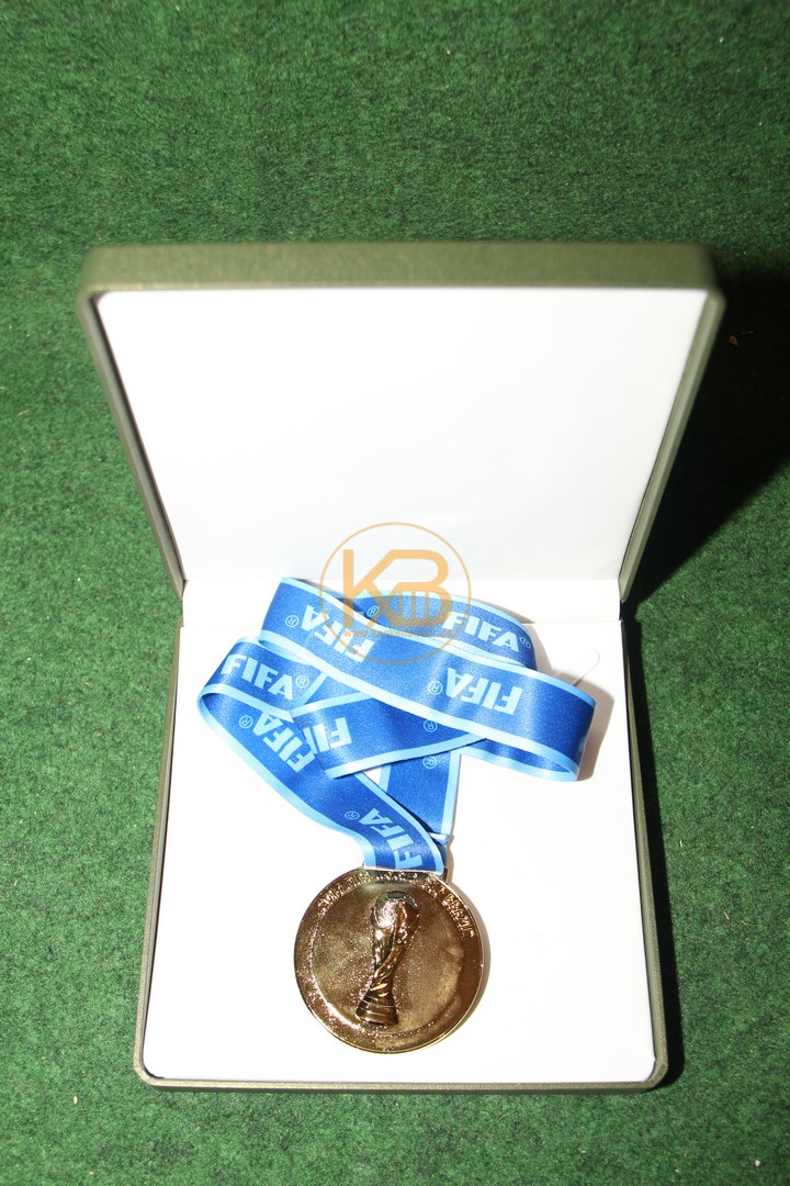 Gewinner Medaille von der Fussball Weltmeisterschaft 2014 in Brasilien. 1/3