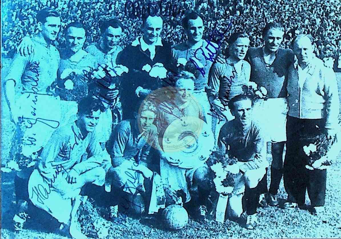 Foto vom Deutschen Meister 1954 Hannover 96 mit diversen original Autogrammen