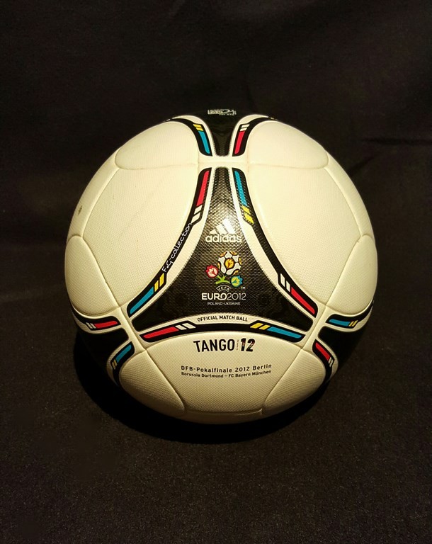ADIDAS Tango 12 der offizielle Spielball vom DFB Pokal Finale 2012 in Berlin.