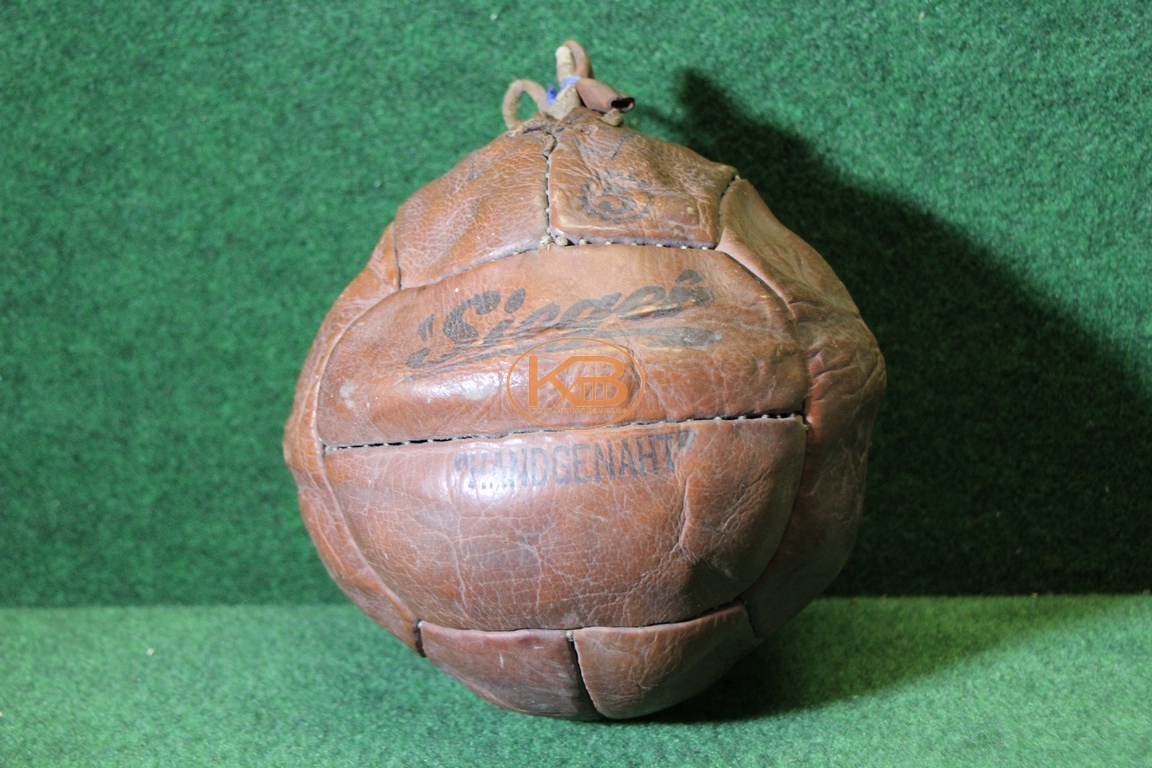 Ball "Sieger" mit zwölf Paneelen vermutlich aus 1940er Jahren